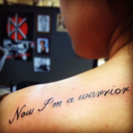 Demi Lovato kirjoittaa tatuointisuunnittelua