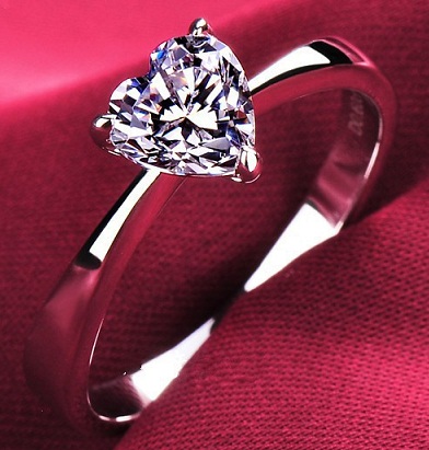 Διαμαντένιο δαχτυλίδι σε σχήμα καρδιάς 1 καρατίων