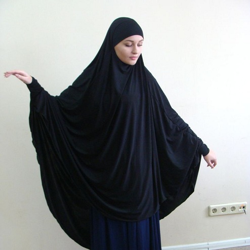 Perinteinen pitkä hijab -huivi