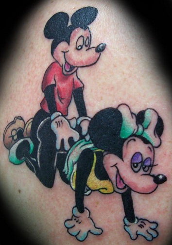 Hauska Mikin ja Minnien tatuointisuunnittelu