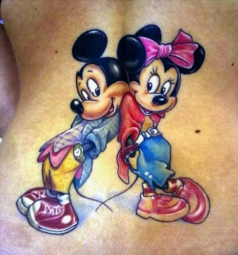 Ilkikurinen Mikki- ja Minnie -hiiri -tatuoinnit