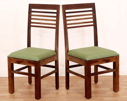 Puiset ruokapöydän tuolit