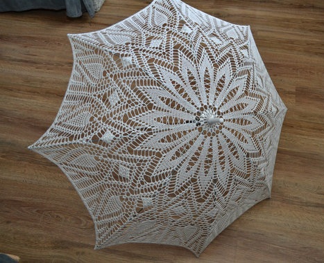 Viktoriaaninen virkattu valkoinen sateenvarjo