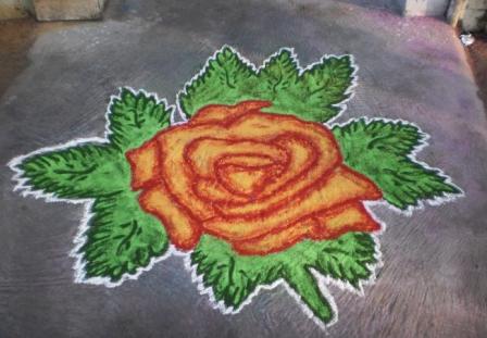 Big Rose Rangoli Design lehdillä