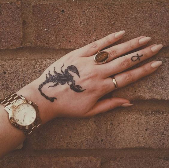 Parhaat Skorpionin tatuointimallit ja merkitykset 4