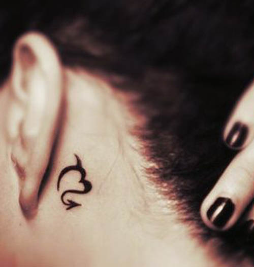 Pieni Skorpionin symboli Tatuointi tytöille