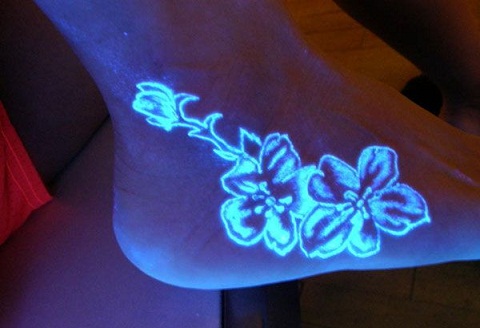 Υπέροχα σχέδια τατουάζ UV Light