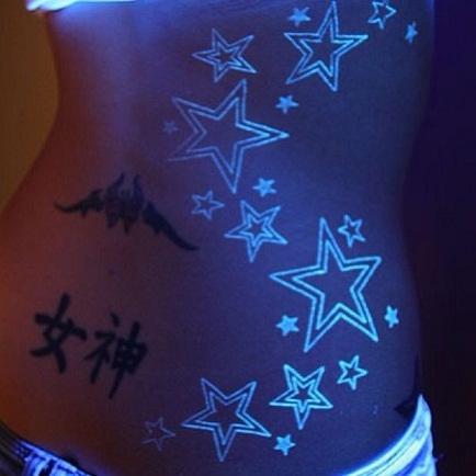 Φανταστικά σχέδια τατουάζ UV Light