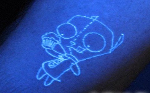 Ihana UV -reaktiivinen tatuointisuunnittelu