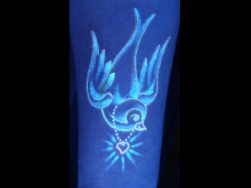 Parhaat UV -mustan valon tatuointiideat ja mallit