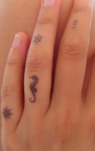 Sormen merihevosen tatuointi