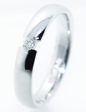 Μοναδικό ασημένιο δαχτυλίδι με διαμάντι