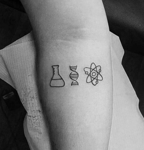 Pieni kemiallinen dekantterilasi ja DNA -tatuointisuunnittelu