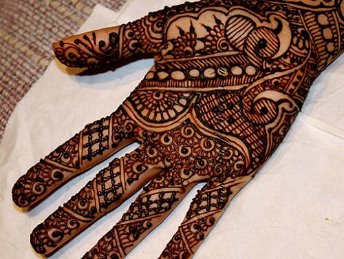 Μινιμαλιστικό σχέδιο Mehendi για το χειμώνα