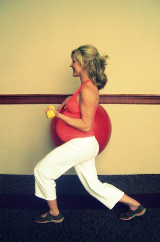 Harjoitukset toisen raskauskolmanneksen aikana-Lunge ja lapa
