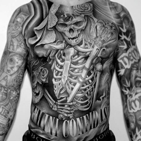 Τατουάζ σκελετού σε όλο το σώμα