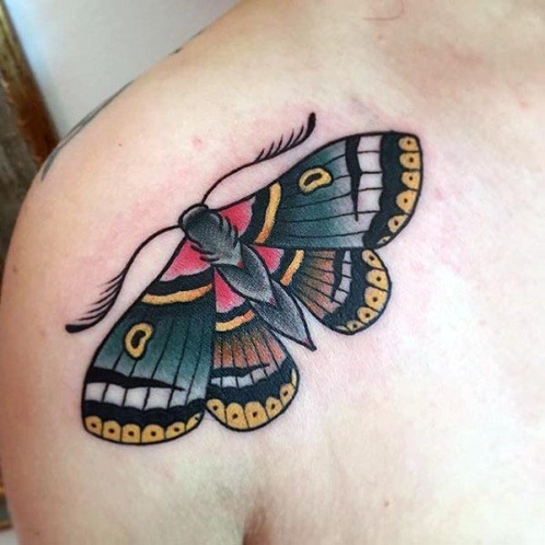 Perinteinen Moth Tattoo Design