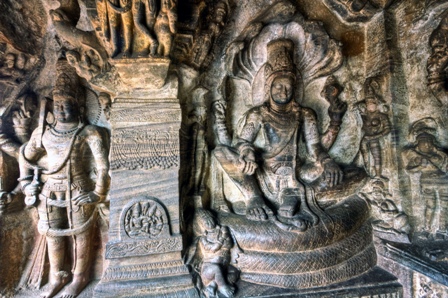 Bhuvaraha ja Trivikarma badami luolien arkkitehtuuri