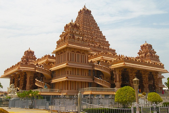 Kuuluisia temppeleitä Delhi-Chattarpurin temppelissä