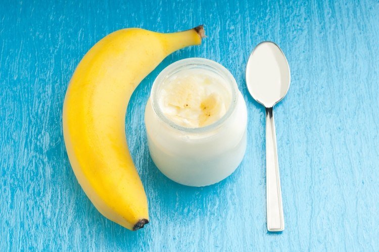 Ansiktsmasker-gör-det-själv-mot-torr-hud-recept-yoghurt-banan