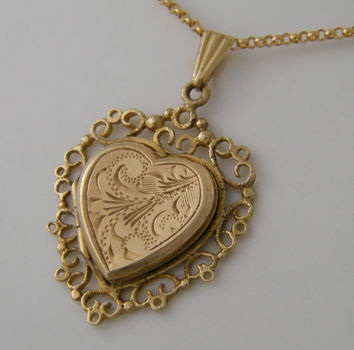 Antiikki sydämen muotoinen medaljonki