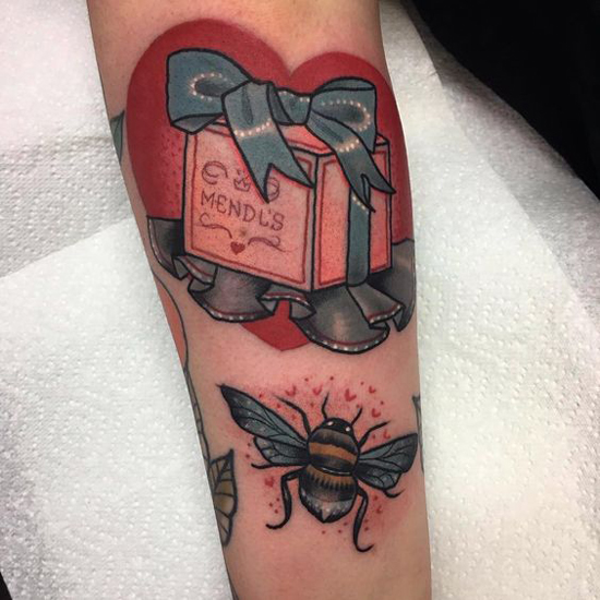 Kauniita mehiläisten tatuointimalleja 3