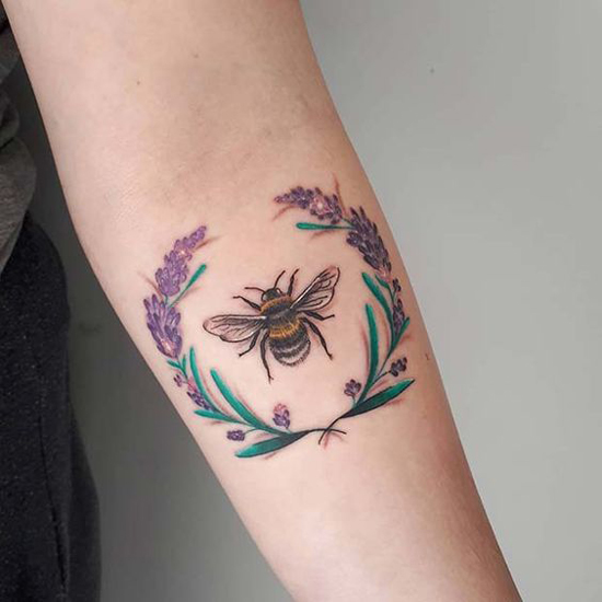 Kauniita mehiläisten tatuointimalleja 8