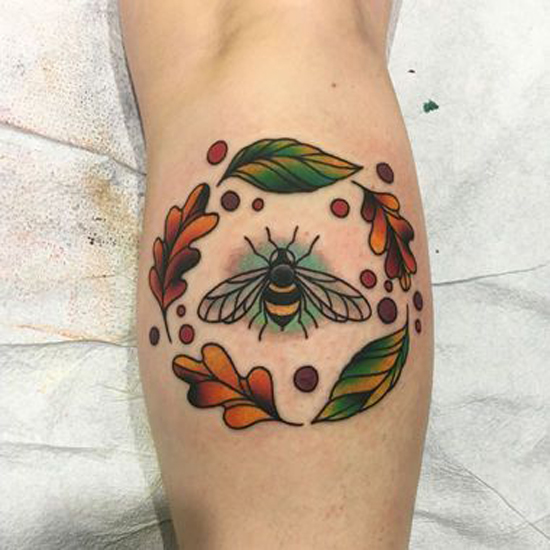 Kauniita mehiläis tatuointimalleja 10
