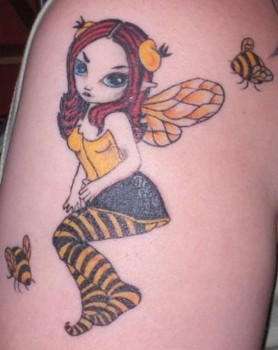 Suloinen tyttömäinen Bumble Bee Tattoo Design