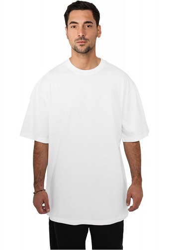 Tavalliset valkoiset ylisuuret t-paidat