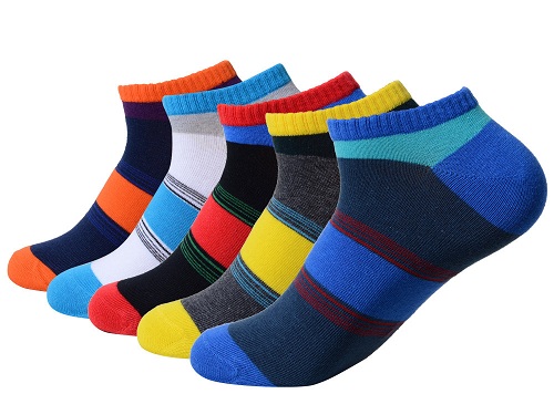 Pitkät miehiset värikkäät sukat miehille