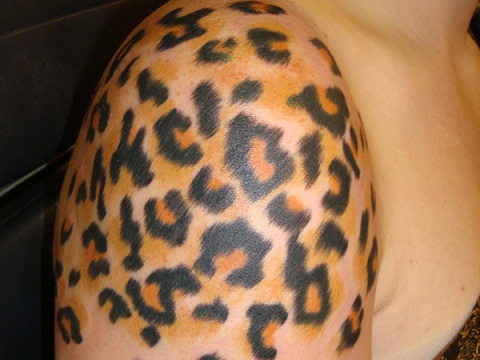 Εξατομικευμένα κίτρινα σχέδια τατουάζ