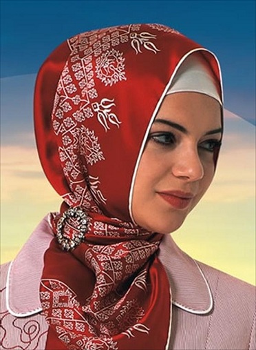 Turkkilainen hijab -huivi