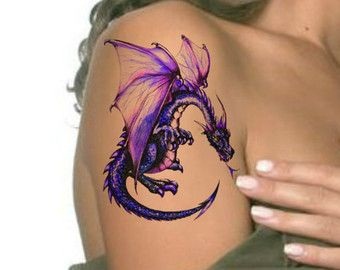Violetti lohikäärmeen upea tatuointi