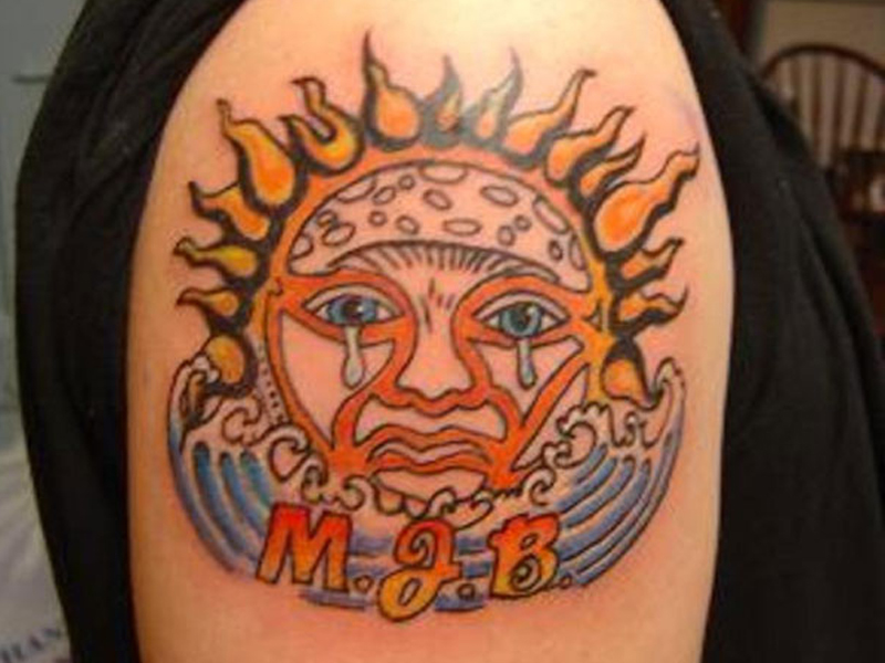 Kiehtovimmat heimojen auringon tatuoinnit