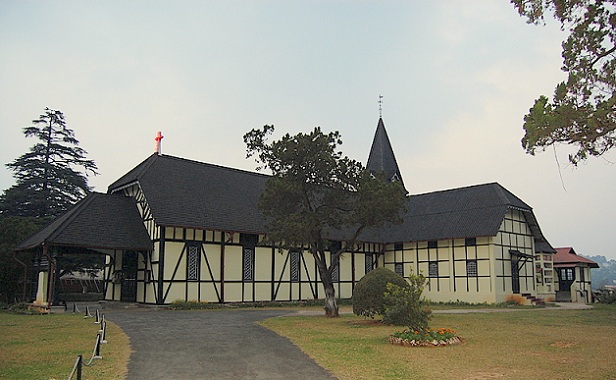 all-saints-church_shillong-τουριστικά-μέρη