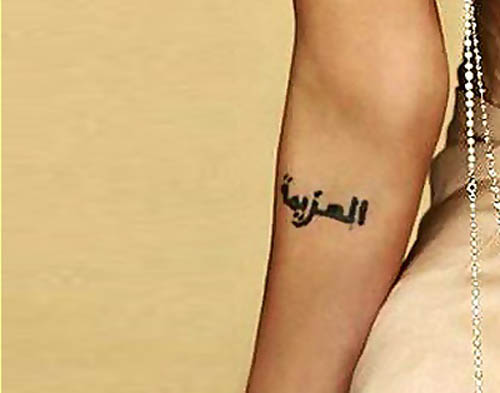 Angelina Jolien arabialainen tatuointi