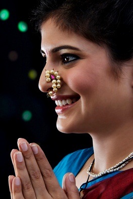 Maharashtrian Pressing Nose Pin