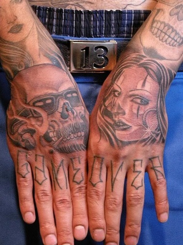 Rohkea gangsteri -tatuointisuunnittelu