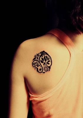 Γυναικείο τατουάζ
