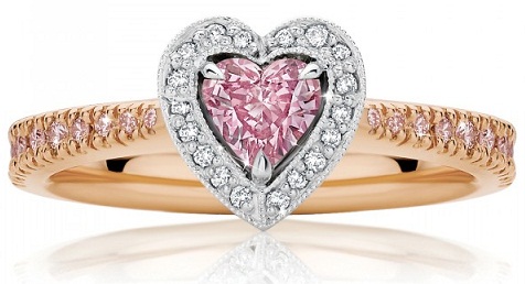 Ροζ διαμαντένια δαχτυλίδια σε σχήμα καρδιάς