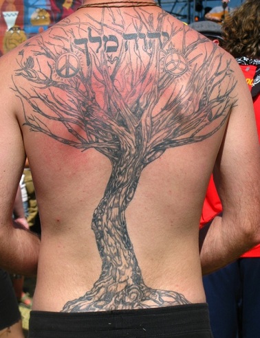 Puurakenteinen heprealainen tatuointi