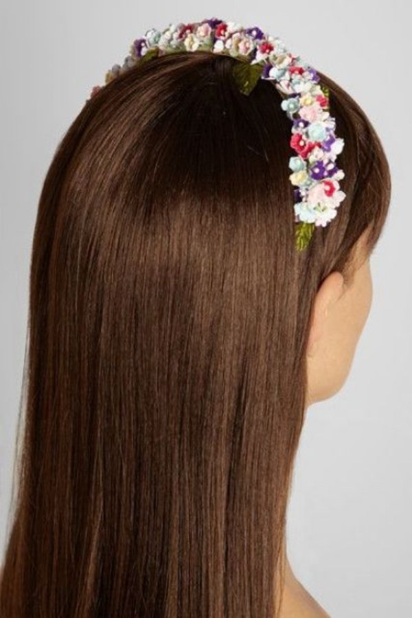 snygga-accessoarer-blomma-former-långt hår-frisyrer