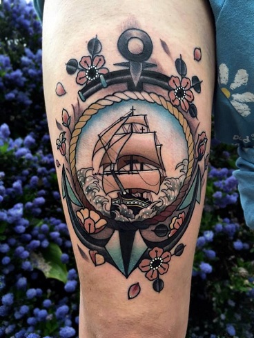 Μεγαλοπρεπές τατουάζ πλοίου