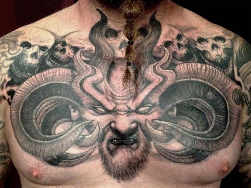 Paholaisen surrealismin tatuointi