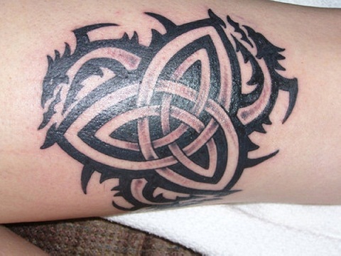 Celtic heimo lohikäärme tatuointi suunnittelu