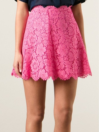 Μίνι φούστα από ροζ λουλουδάτη δαντέλα