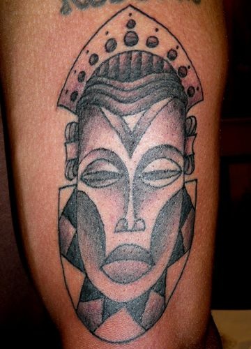 Υπέροχο αφρικανικό σχέδιο τατουάζ μάσκας