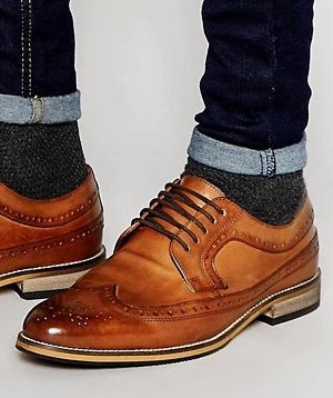 Kiiltävä Tan Brogue