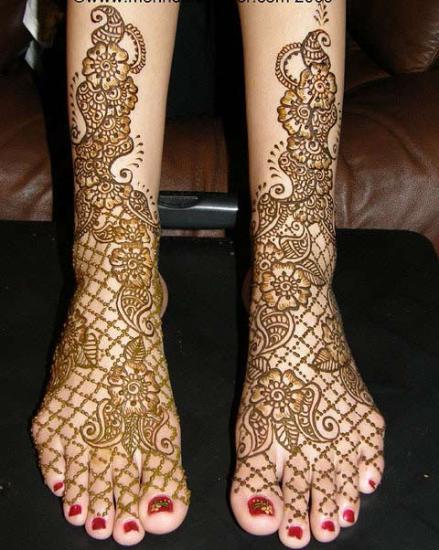 Νυφικά σχέδια Mehendi Bollywood για πόδια